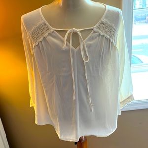 NWOT feminine  light weight blouse.